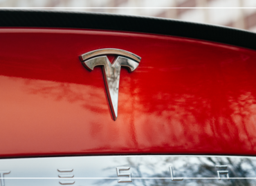 Tesla sigue viva: la gran oportunidad en bolsa para los vehículos eléctricos