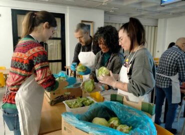 Fundación United Way y la Cámara de Comercio de EEUU en España han colaborado con comedores sociales de Madrid y Barcelona en el Día de Acción de Gracias