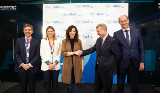 Isabel Díaz Ayuso visita en Madrid el Atos Integration Testing Lab para los Juegos Olímpicos y Paralímpicos de París 2024