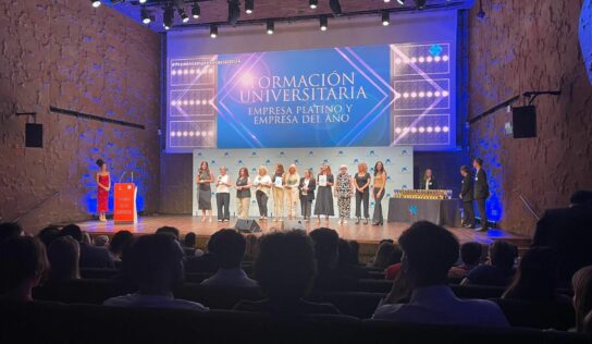 Formación Universitaria es nombrada Empresa del Año en los Premios Empresa Social 2024