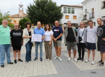 Pareja (Guadalajara) dona la recaudación de su paella solidaria a Proyecto Hombre