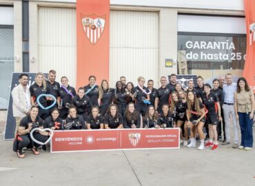 Social Energy y el Sevilla FC Femenino celebran su unión con una visita muy especial