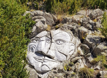 El Grupo Esquirol recomienda explorar en familia el mágico laberinto de Rocaviva: arte y naturaleza en La Cerdanya