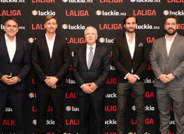 Luckia y LALIGA presentan con leyendas futbolísticas su patrocinio en México