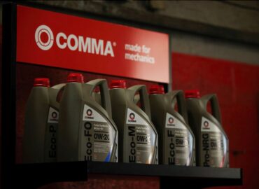 Comma llega a España: nueva estrategia de Moove para diversificar el mercado de lubricantes