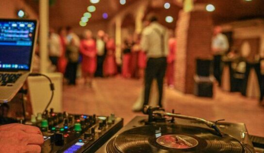 La Boda De Tus Sueños enumera los aspectos a tener en cuenta al contratar un DJ para bodas