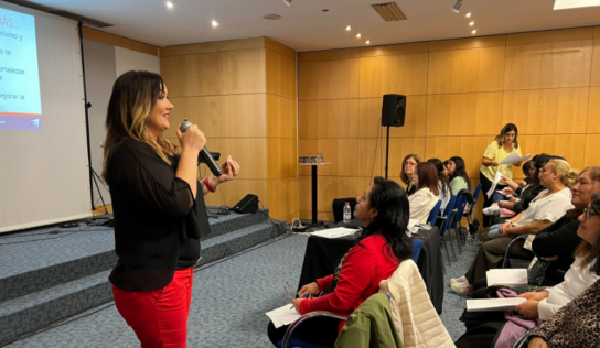 Adela Gall destaca en el Congreso ‘Plenitud en Su Gracia’, impulsando el crecimiento personal de más de 200 mujeres