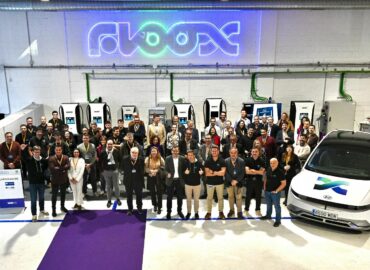 Una startup catalana presenta el cargador de vehículo eléctrico de 240kW más compacto del mundo