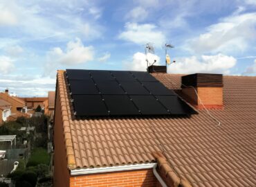 Las placas solares ahorran hasta 1.260€/año frente a las nuevas subidas de impuestos, según SotySolar