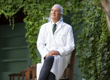 El microchip cerebral permitirá dar órdenes con solo pensarlas, según el doctor Manuel de la Peña