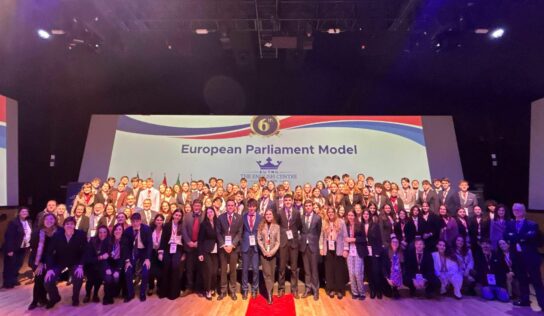 Estudiantes andaluces y canarios trasladan a El Centro Inglés los debates del Parlamento Europeo