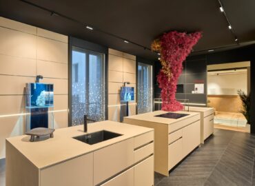 Küppersbusch potencia el diseño minimalista de un espacio de Casa Decor con su gama MattBlack