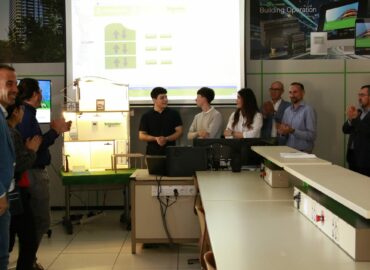 Schneider Electric inaugura su aula formativa en el Colegio Salesianos Atocha de Madrid