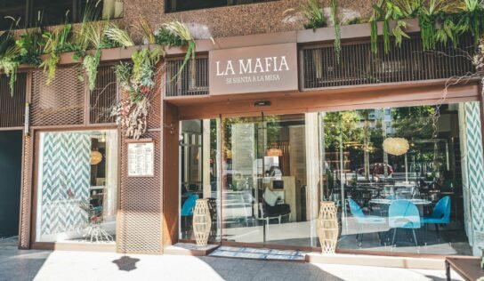 La Mafia se sienta a la mesa celebra 25 años con una nueva identidad de marca que celebra lo especial de lo cotidiano y lo convierte en memorable