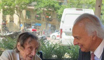 Angelina Torres, con 112 años, la más longeva de España, revela los secretos de su juventud al Dr. De la Peña