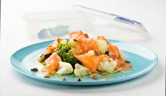 Sabor nórdico para días calurosos: el salmón de Noruega refresca el verano
