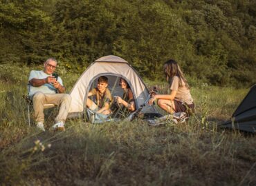 Glampings, cabañas aisladas y campings protegidos encuentran en el satélite su conectividad ideal