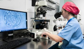 La edad materna no influye en la implantación embrionaria ni en la tasa de nacido vivo tras la transferencia de embriones euploides en ciclos de reproducción asistida