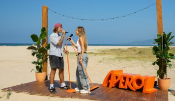 Aperol Spritz une a Paula Koops y Noan para versionar el himno de la amistad que ha marcado a generaciones de españoles