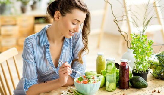 Alimentación consciente contra el calor inconsciente: desmontando bulos para un verano saludable