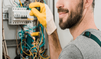 Formación Universitaria prepara el Título Oficial de Técnico en Instalaciones Eléctricas y Automáticas