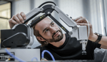 Formación Universitaria presenta su curso para el Título Oficial de Técnico Superior en Automatización y Robótica Industrial