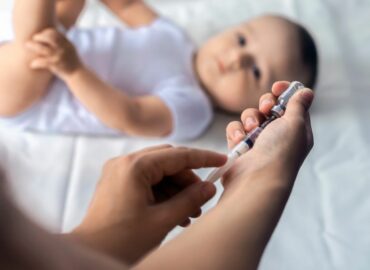 Dr. Santiago Novoa, ginecólogo de Policlínica Gipuzkoa: «La vacunación contra el VRS en el embarazo reduce hasta en un 70% el riesgo de bronquiolitis grave en los primeros meses de vida»