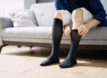 Dr. José María Egaña: «Tras una cirugía venosa, las medias de compresión son absolutamente necesarias, porque minimizan síntomas y aceleran la recuperación»