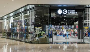 La nueva tienda de Fútbol Emotion en Marineda City arranca con éxito tras su reapertura y ampliación
