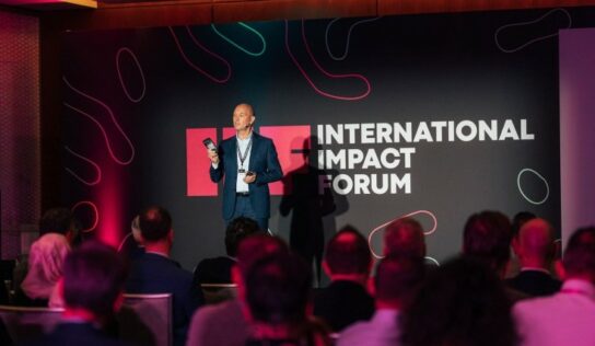 Deutsche Nachhaltigkeit AG impulsa el diálogo sobre inversión de impacto en el IIF Abu Dabi