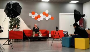 Decibelios, el primer podcast de audición en España que pone voz a historias reales