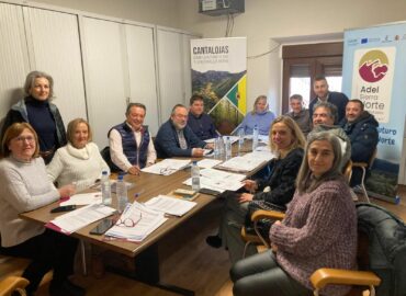 ADEL solicita soluciones urgentes a los cortes de luz e internet tras celebrar su Junta en Cantalojas