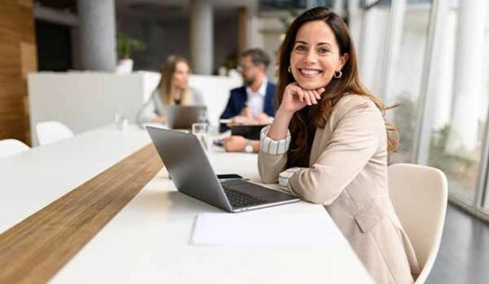 Formación Universitaria presenta su curso oficial de Asistencia a la Dirección