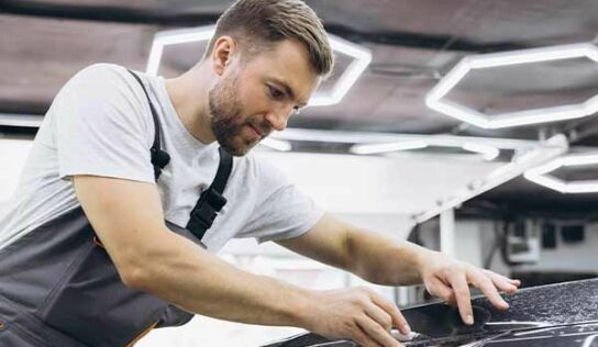 Formación Universitaria impulsa la formación en automoción con su preparatorio para Técnico en Carrocería