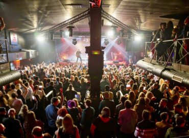 Granada acoge la VI Edición de la Fiesta Homenaje al Pop Español de los 80 y 90 con tributos a Mecano, Hombres G y El Último de la Fila