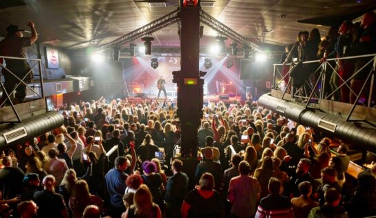 Granada acoge la VI Edición de la Fiesta Homenaje al Pop Español de los 80 y 90 con tributos a Mecano, Hombres G y El Último de la Fila