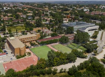 El programa del Diploma IB Rosales – Nebrija es autorizado por la organización del Bachillerato Internacional para impartirse en el Colegio Santa María de los Rosales junto con la Universidad Nebrija