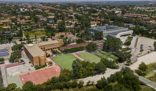 El programa del Diploma IB Rosales – Nebrija es autorizado por la organización del Bachillerato Internacional para impartirse en el Colegio Santa María de los Rosales junto con la Universidad Nebrija