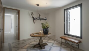 DmasC Arquitectos analiza las diferencias entre un recibidor abierto o uno cerrado