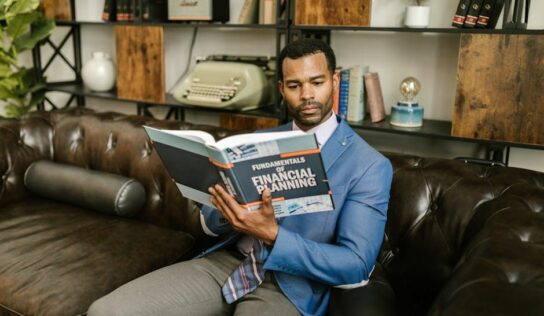 Las opiniones sobre CREDITANDO confirman: el aprendizaje autodirigido es la clave para la felicidad financiera