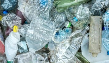 Con más de 400 millones de toneladas de plástico generadas en 2025, Roll’eat advierte de la urgencia de reducir residuos desde gestos cotidianos