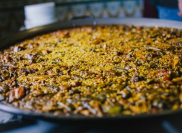 La paella explica mejor que ningún gráfico cómo vive hoy la gente
