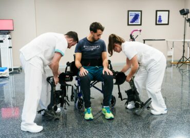 «En neurorrehabilitación robótica trabajamos pensando en la vida real del paciente: que pueda moverse por casa con seguridad y reducir el riesgo de caídas», explica Sara García Delgado