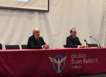 Jaime Mayor Oreja: «Todos servimos para algo» en el Colegio Juan Pablo II de Parla