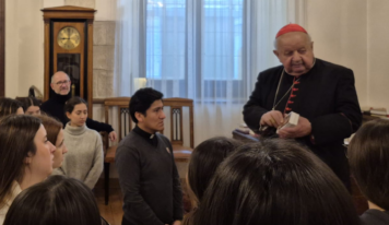 Alumnos de Bachillerato del Colegio Juan Pablo II de Parla, recibidos en Cracovia por el cardenal Dziwisz