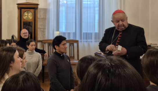 Alumnos de Bachillerato del Colegio Juan Pablo II de Parla, recibidos en Cracovia por el cardenal Dziwisz