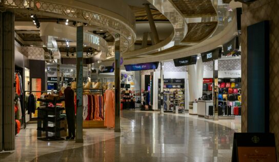 Young Promotion impulsa activaciones en aeropuertos con estructura internacional y resultados medibles