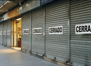 PIB al alza vs persianas a la baja: La Casa del TPV alerta de la caída del pequeño comercio en 2025 pese al crecimiento del PIB