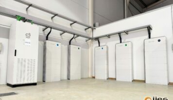 Ijes Solar garantiza el suministro eléctrico ininterrumpido en la empresa Mundobarquillo con un backup solar sin corte de energía