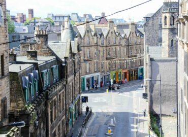 Semana Santa 2026: los destinos más buscados y dónde pueden ahorrar más los españoles según KAYAK